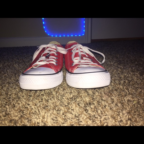 Converse ( red low tops) - Picture 5 of 6